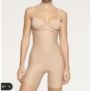 SKIMS BODY HIGH-WAISTED MID THIGH SHORT | LARGE